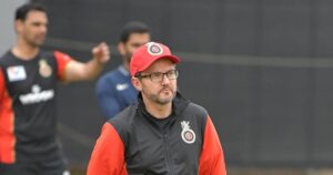 Mike Hesson will look to take RCB to the IPL Trophy | RCB