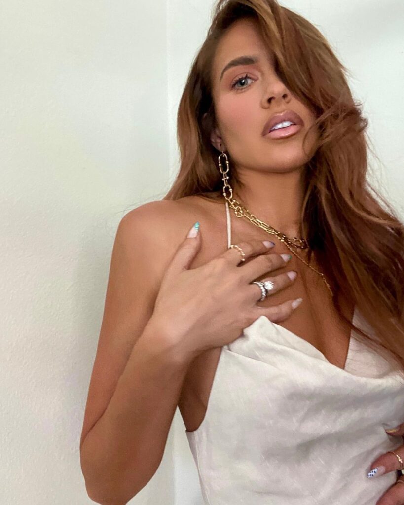 Kelly Kelly Teaches Wwe Universe A Valuable Lesson With Hot Photos 2 Kelly Kelly Teaches WWE Universe A Valuable Lesson With Hot Photos 1