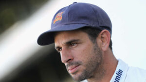 Ryan ten Doeschate talks to the media after Essex's win David Rogers / © Getty Images
