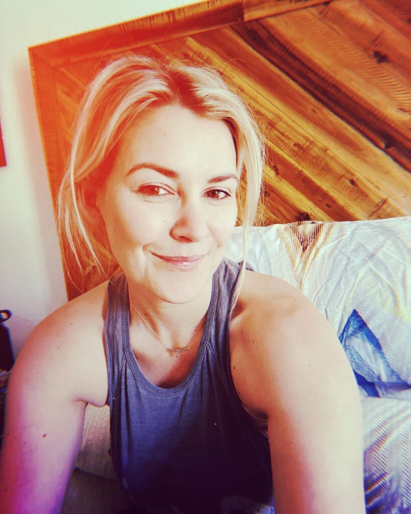 Ex-WWE Star Renee Young Glowing In Post Pregnancy Photos 4