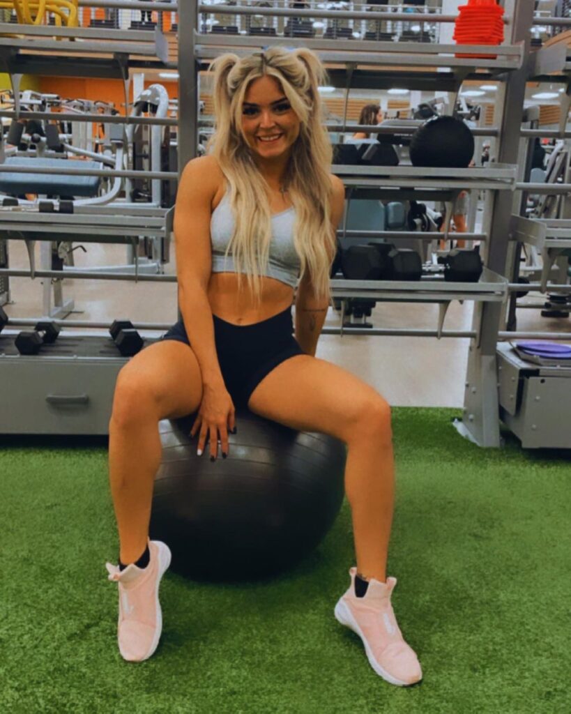 Ex WWE Diva Taynara Conti Flaunts Brazilian Beauty Vibes In Insta Photos 6