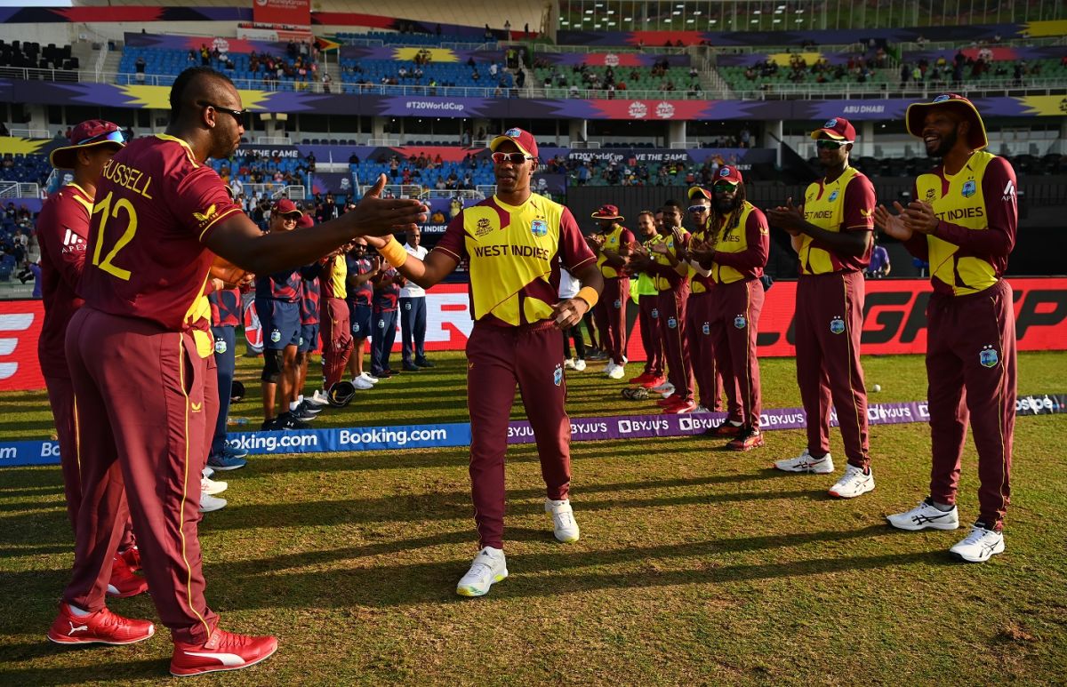 Dwayne Bravo receives a guard of honour on his farewell appearance for West Indies, Australia vs West Indies, Men's T20 World Cup 2021, Super 12s, Abu Dhabi, November 6, 2021© ICC via Getty