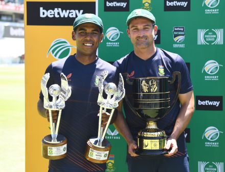 Keegan Petersen holds the Player-of-the-Match and Series awards while Dean Elgar poses with the series trophy • Jan 14, 2022 © Getty Images