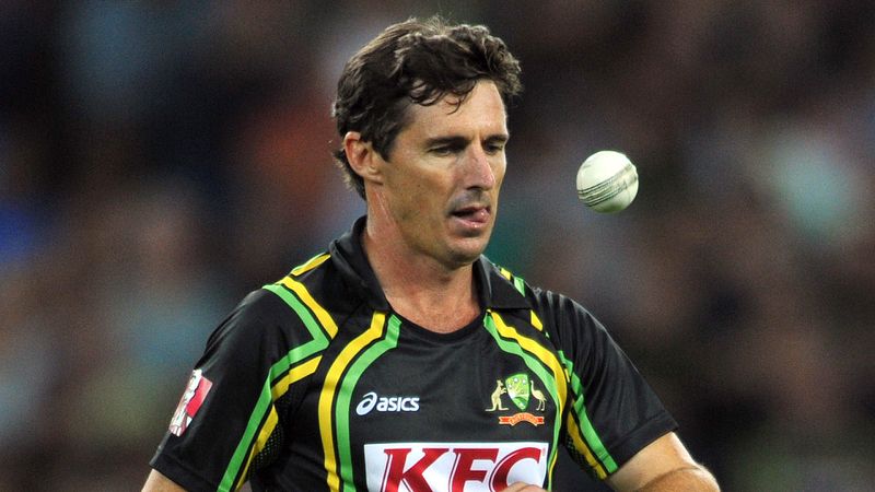 Can't Believe Dean Elgar Survived That LBW Review - Brad Hogg 1