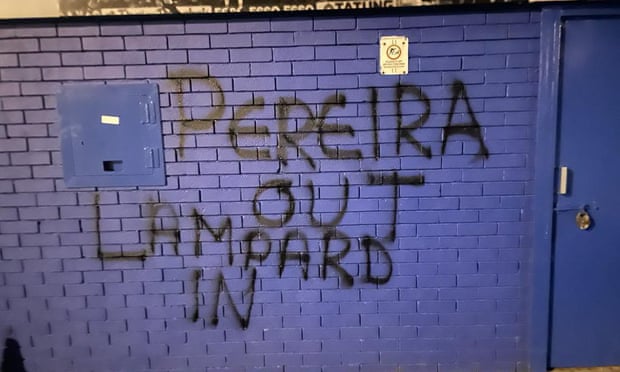 Everton fans protest in favour of Frank Lampard appointment