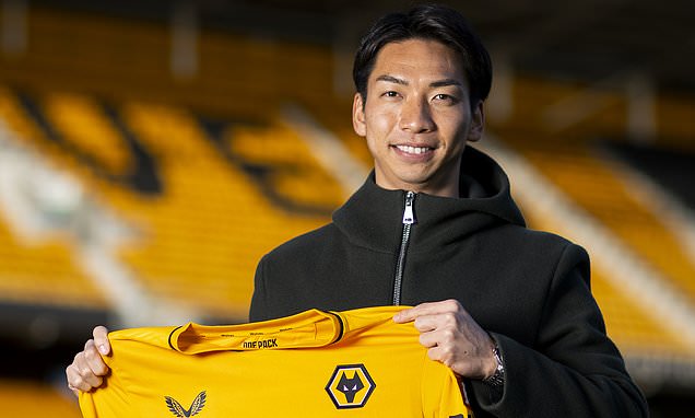 Hayao Kawabe signs for Premier League side Wolves