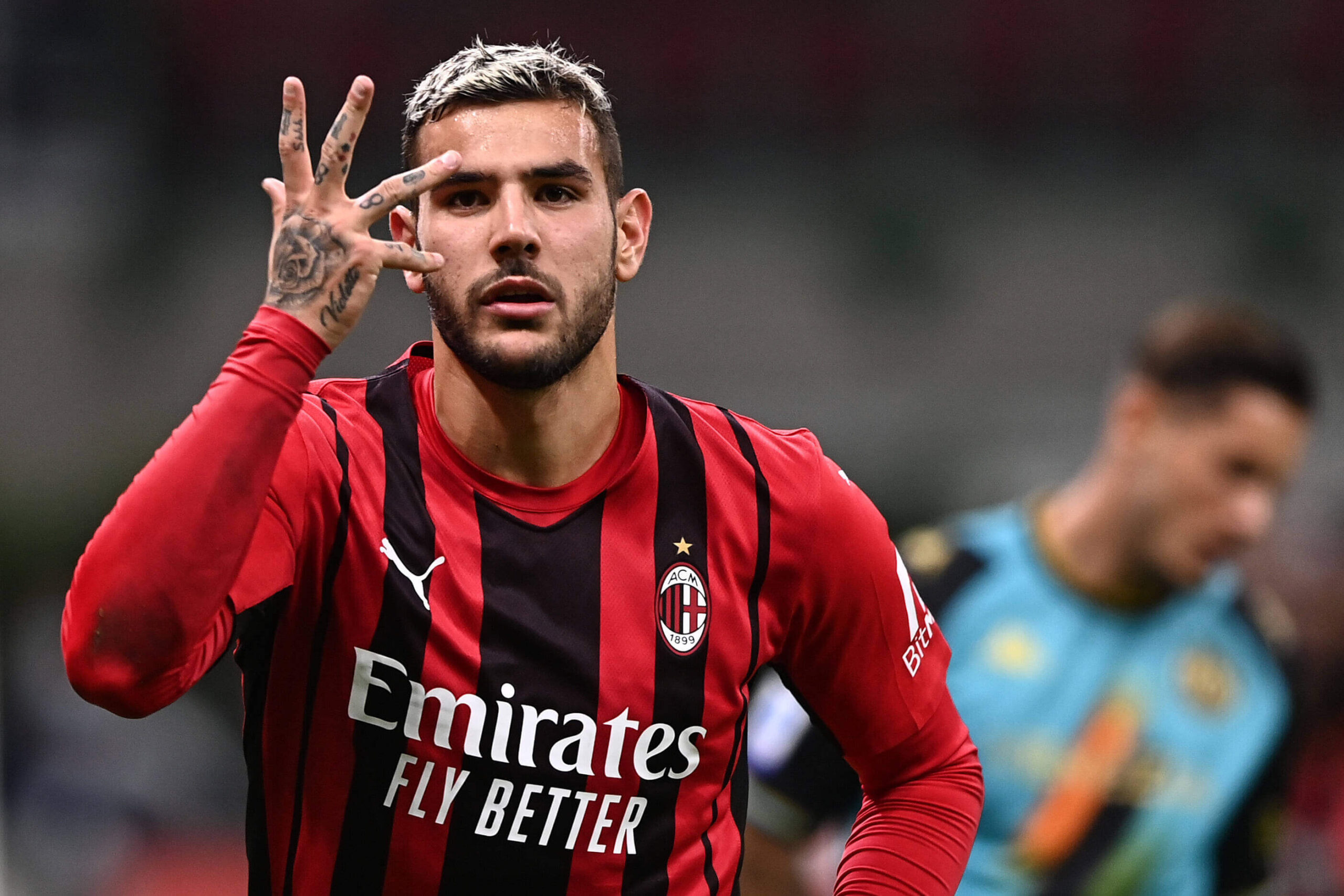 Theo Hernandez rejects Chelsea and Manchester City to stay at AC Milan