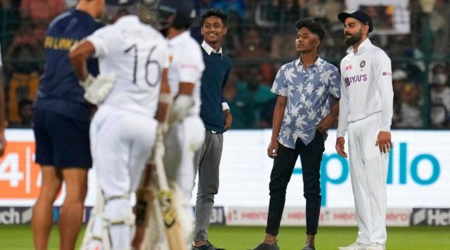 A fan managed to breach the security to enter the field and click selfie with Virat Kohli during Day 2 play of second Test in Bengaluru. AP Photo/Aijaz Rahi