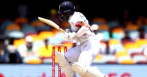 Cheteshwar Pujara getting his on his shoulder during Brisbane Test | PATRICK HAMILTON / AF