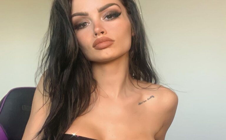Saraya Fka WWE's Paige Indicates Former Boyfriend Leaked Her Private