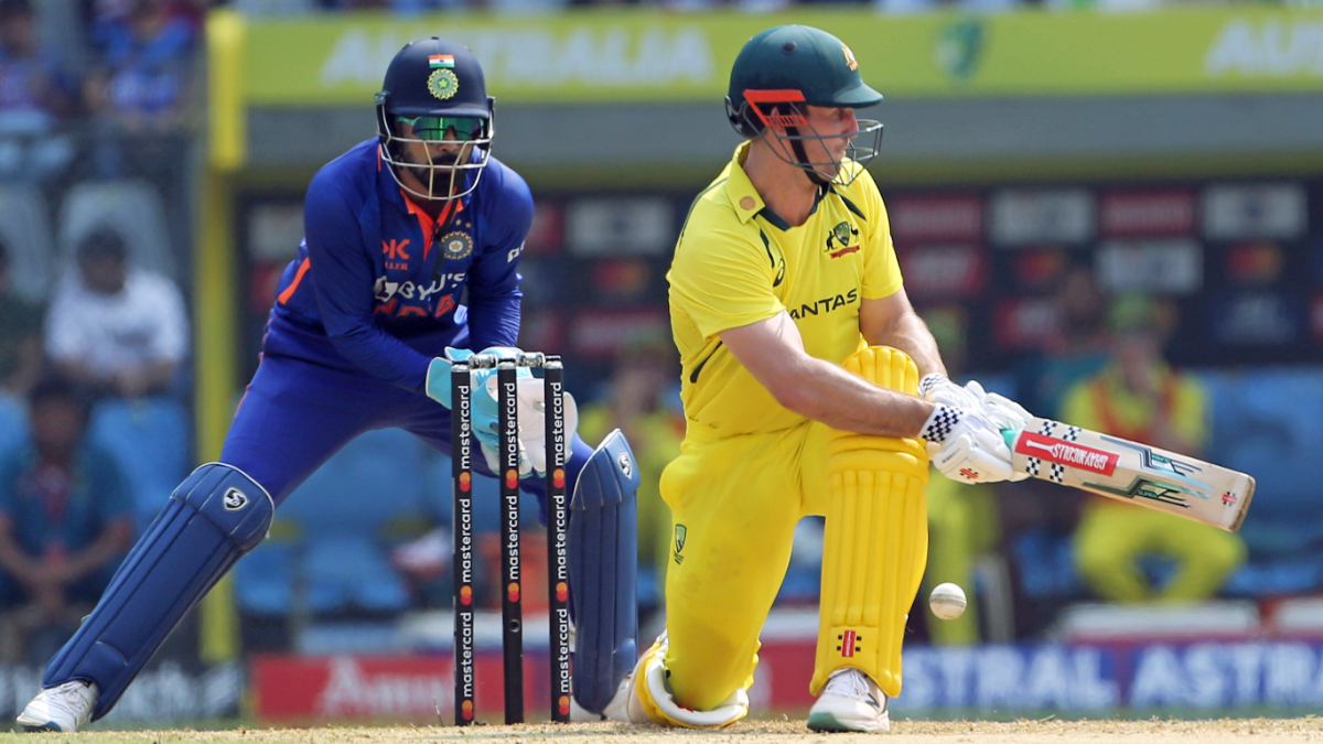 KL Rahul wicketkeeping in 1st ODI