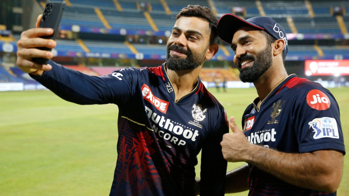 VIrat Kohli And Dinesh Karthik