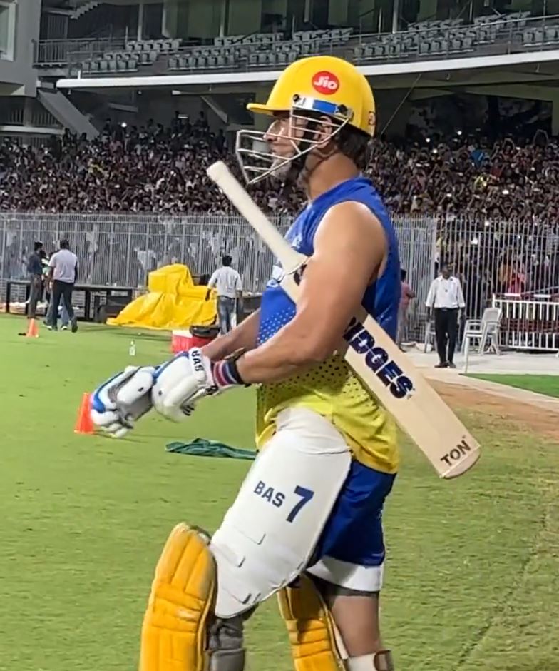 IPL 2023: WATCH- MS Dhoni Seen Wrapping His Injured Knee In Protective Strap As He Readies To Bat In The Final 3