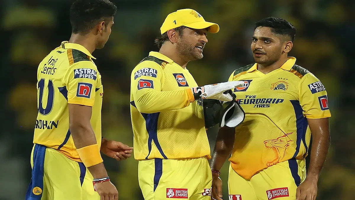 MS Dhoni and Tushar Deshpande