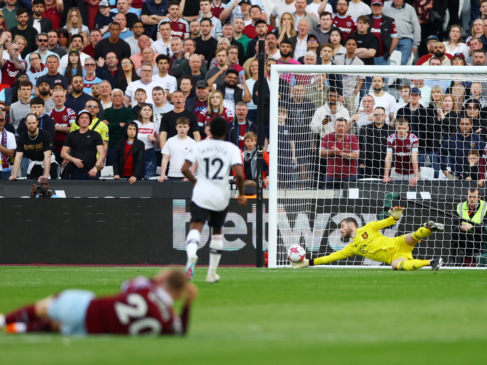 Eagle-Eyed Fans Are Convinced Manchester United Players Are Done With De Gea Howlers After Spotting Marcus Rashford'S Helpless Reaction In West Ham Defeat 2 Manchester United