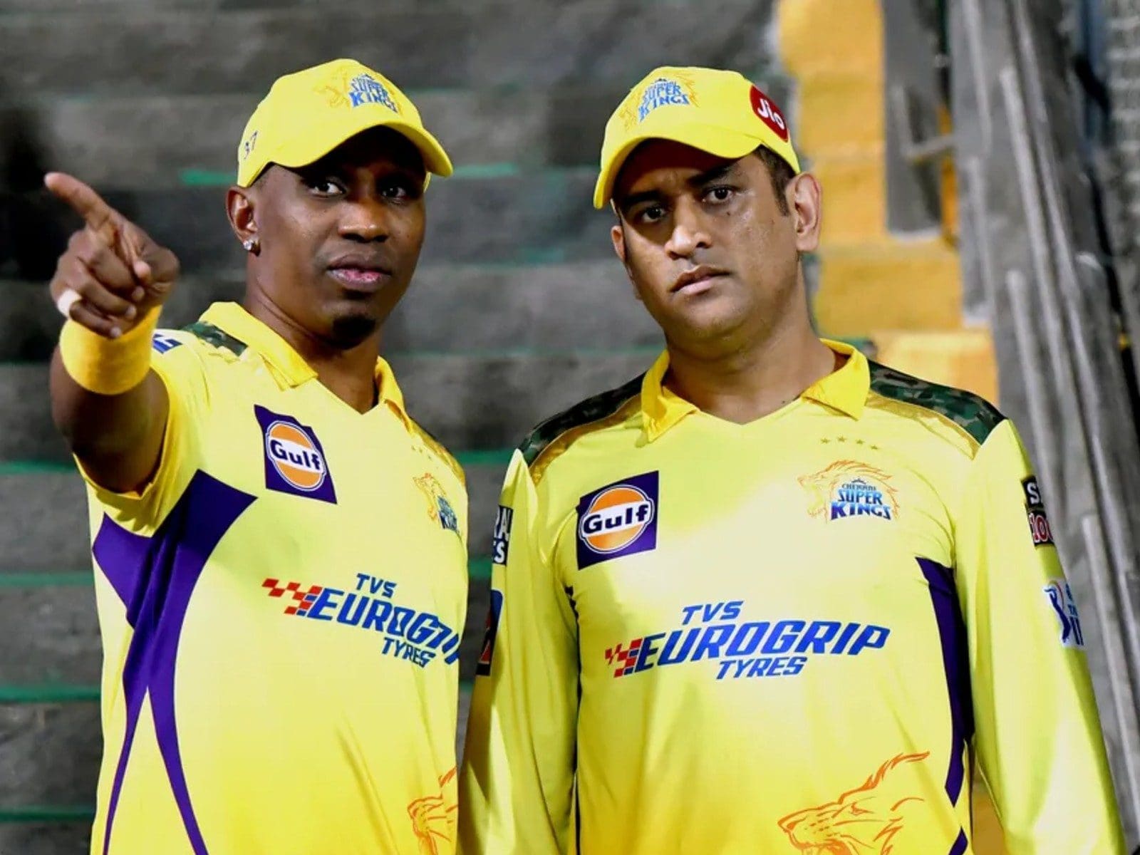 MS Dhoni and Dwayne Bravo