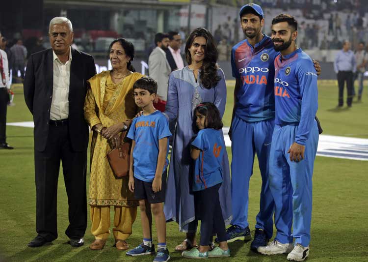 Ashish Nehra With His Family