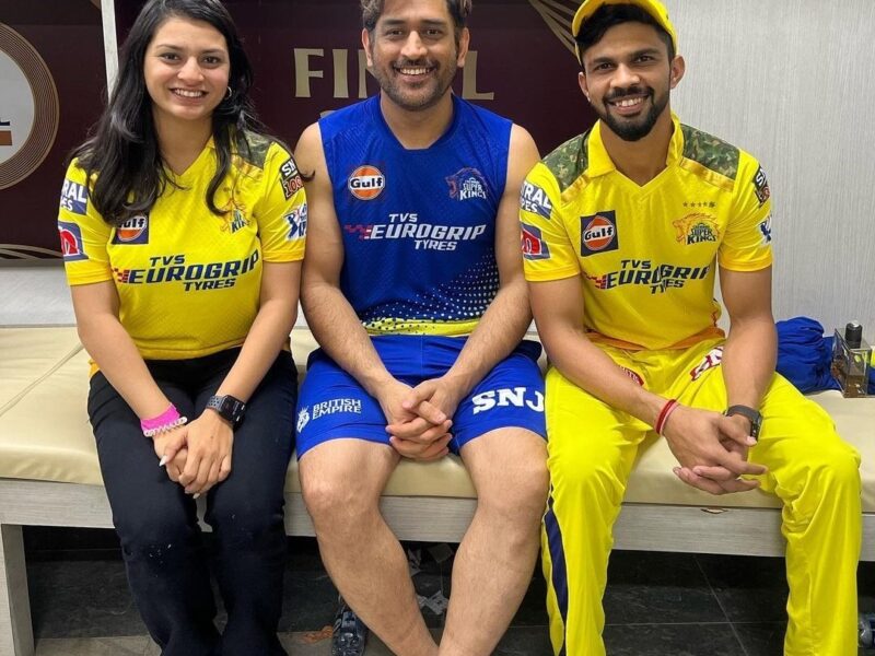 Ruturaj Gaikwad and Utkarsha Pawar with MS Dhoni