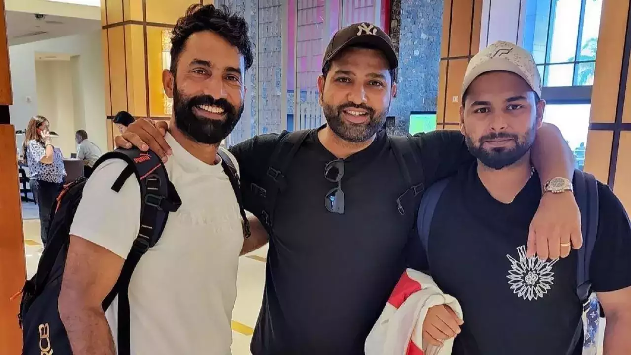 Rohit Sharma With Indian Teammates