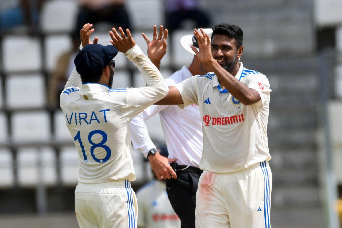 Ravichandran Ashwin And Virat Kohli