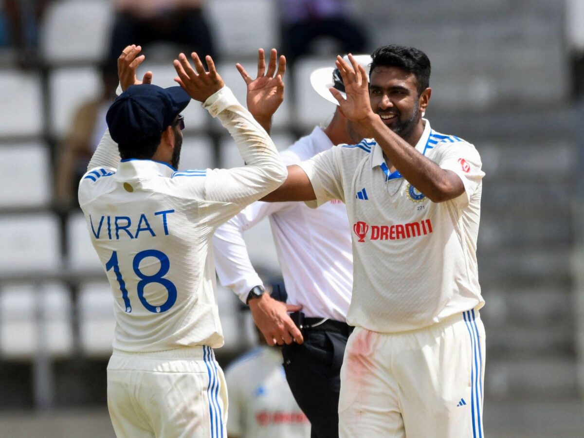 Ravichandran Ashwin And Virat Kohli