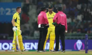 Marcus Stoinis Talking With Umpires Regarding His Wicket