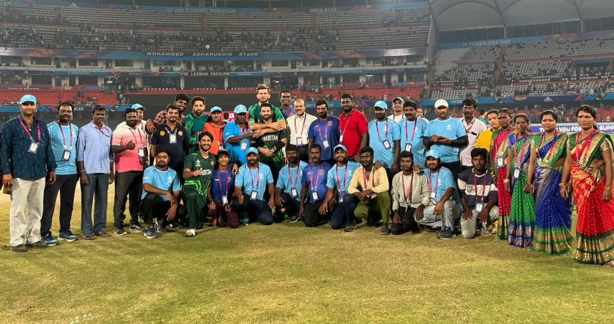 Pakistan Players With Hyderabad Ground Staff