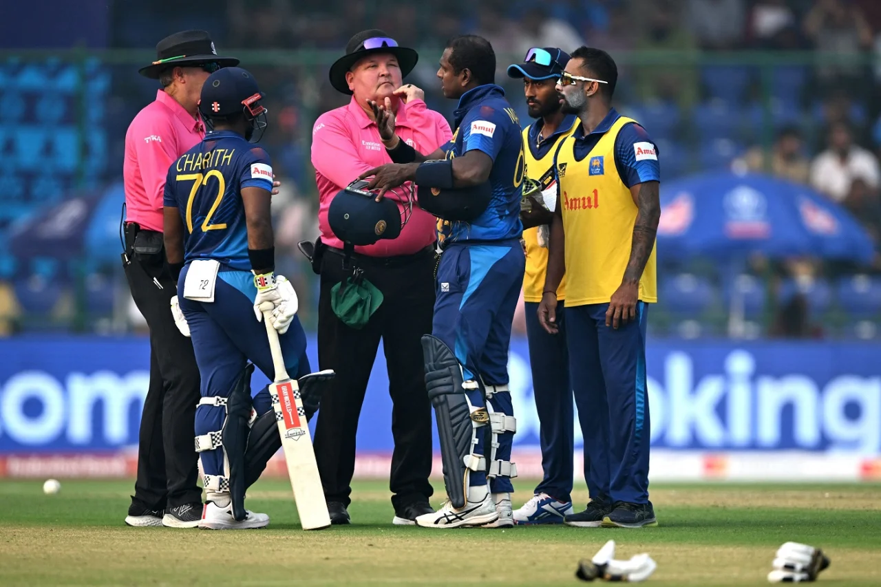 Angelo Mathews Argues With Umpires