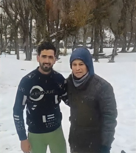 Watch: Die-hard fan gets emotional after meeting his idol Sachin Tendulkar for first time in-person at Kashmir hill station