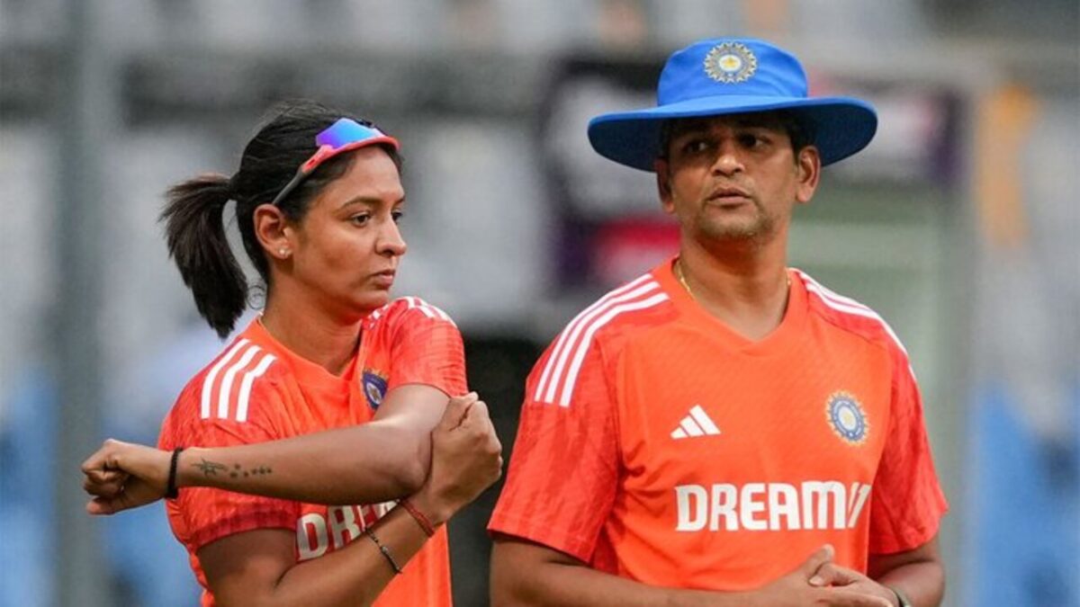 India Women's captain Harmanpreet Kaur and head coach Amol Muzumdar.