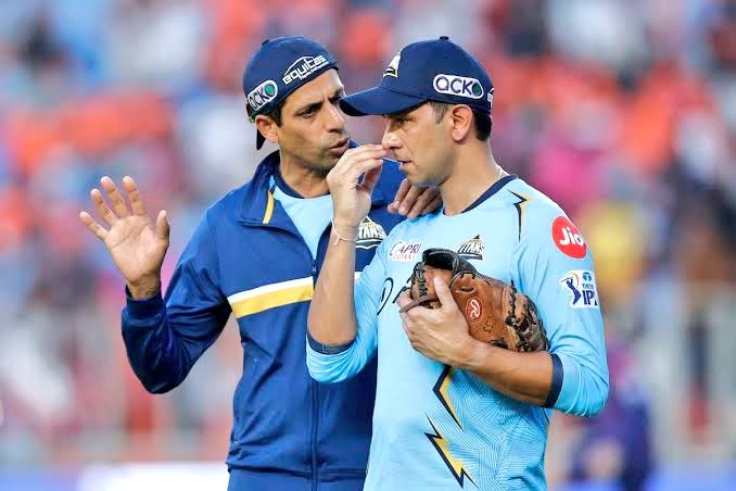 Ashish Nehra and Vikram Solanki. Photo- IPL