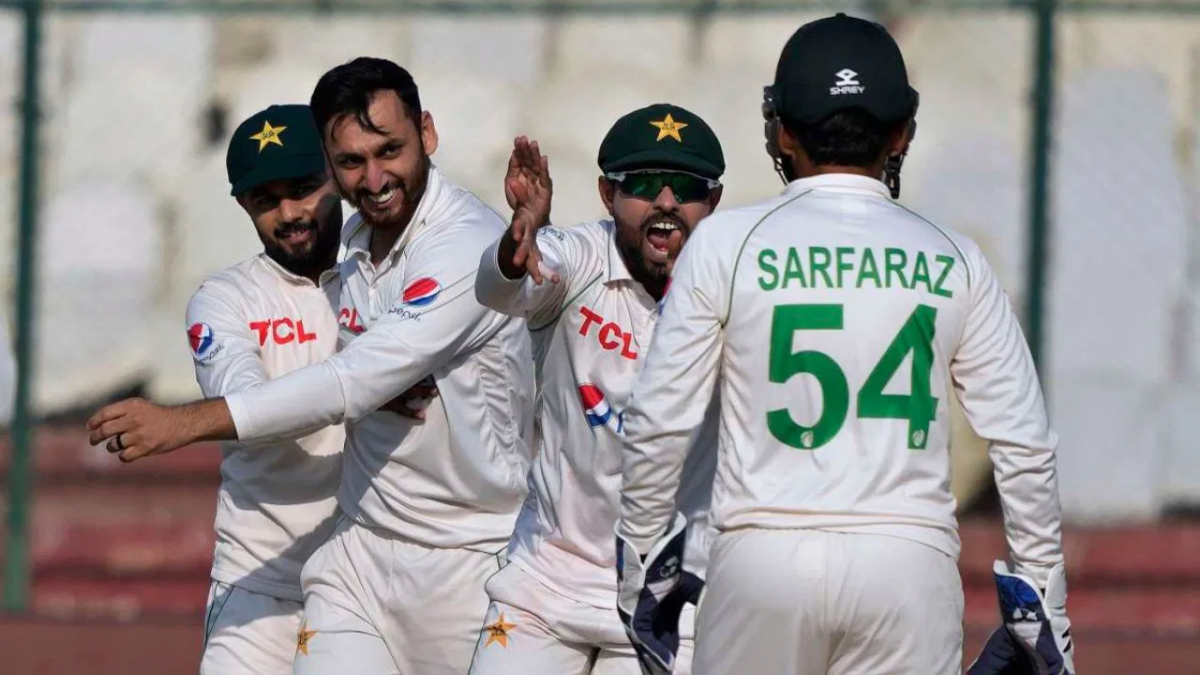 Babar Azam and Pakistan team. Photo- PCB