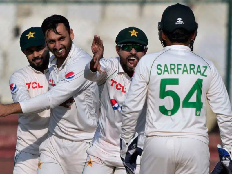 Babar Azam and Pakistan team. Photo- PCB