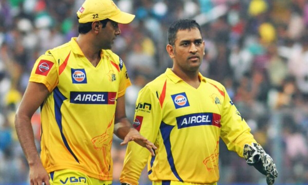 Ravichandran Ashwin and MS Dhoni of CSK.