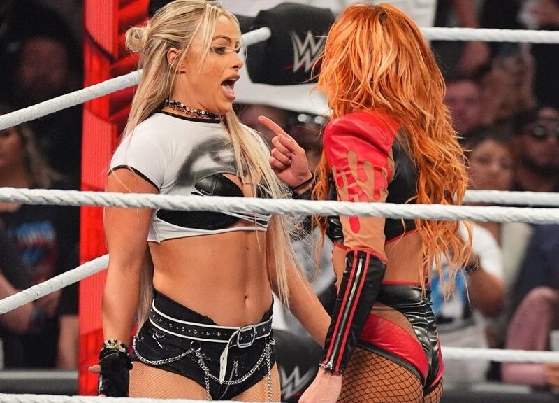 Becky Lynch - Liv Morgan