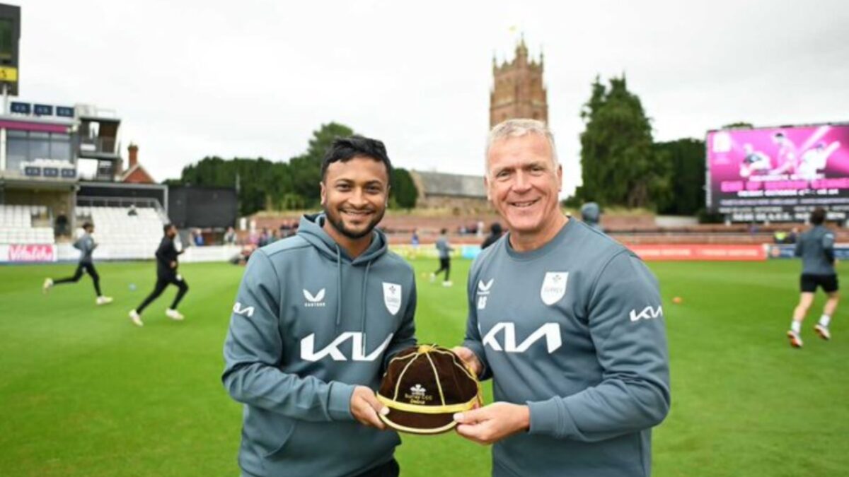 Shakib Al Hasan and Alex Stewart for Surrey.